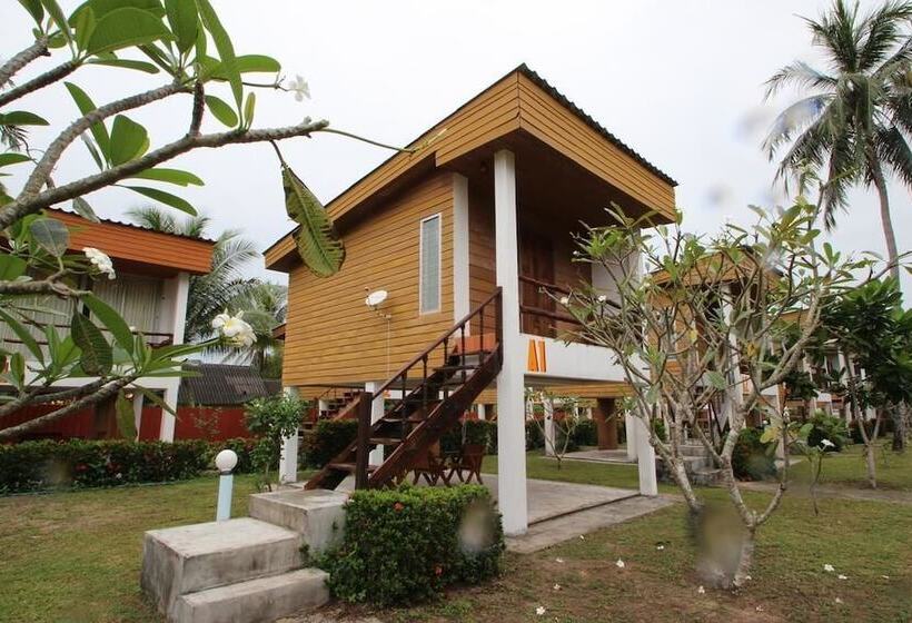 酒店 Kohjum Sea Beach Resort