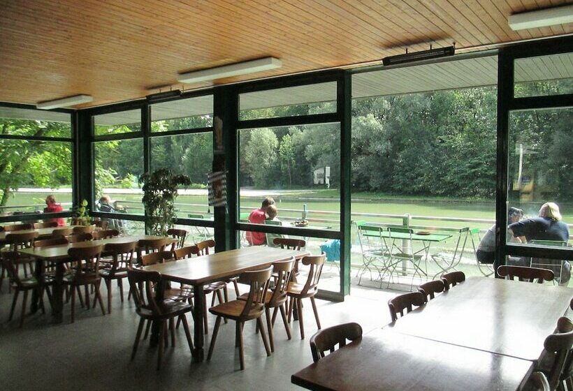 هتل Munich Camping Glamping And Dorms