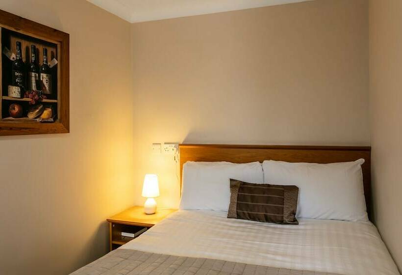 ホテル Roydon Marina Village