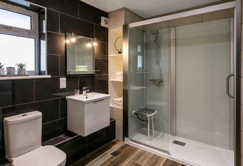 ホテル Roydon Marina Village