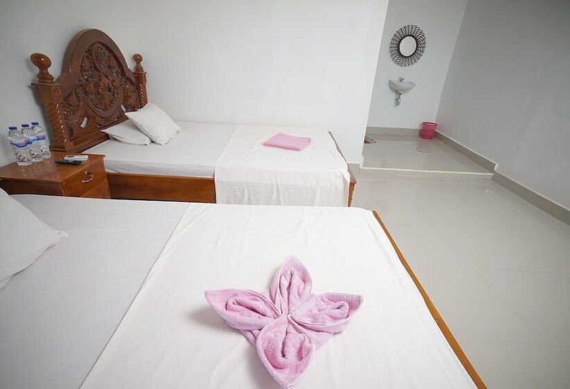 تختخواب و صبحانه Bira Panda Beach 2