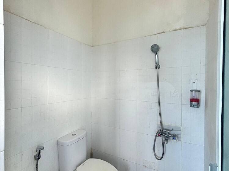 تختخواب و صبحانه Bira Panda Beach 2