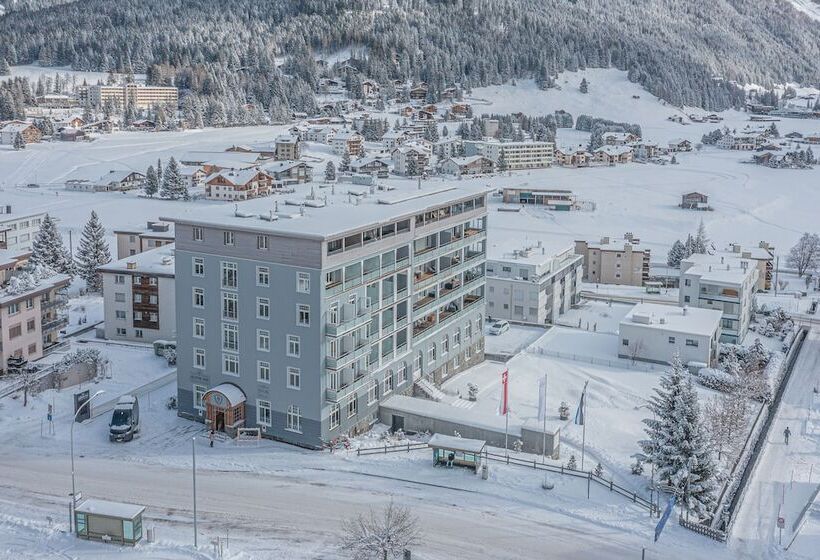 هتل Alpine Inn Davos