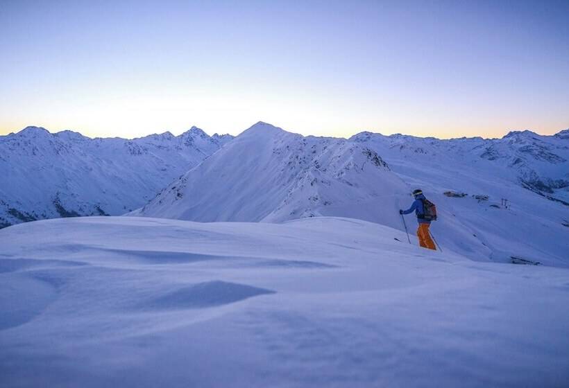 هتل Alpine Inn Davos