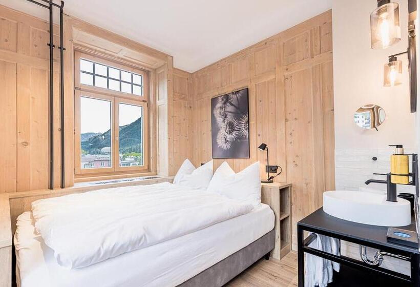 هتل Alpine Inn Davos