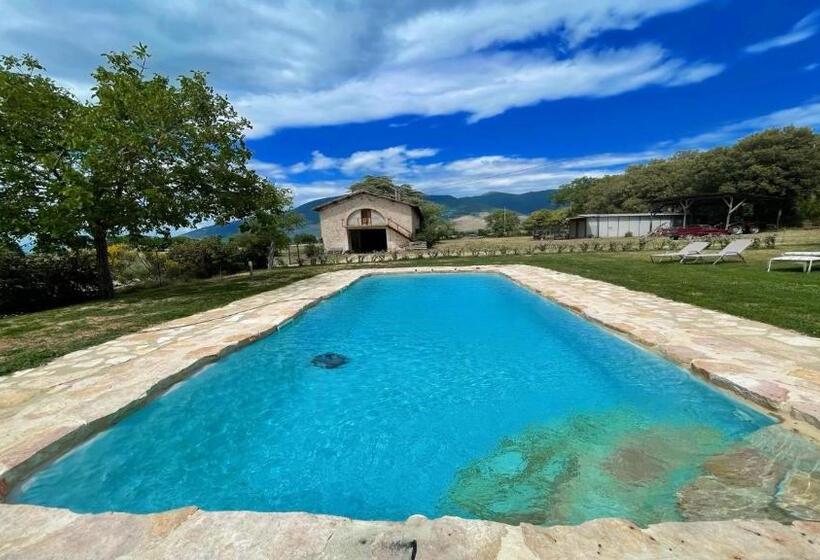 בית מלון כפרי Exclusive Pool Open All Year Spoleto Biofarm Slps 8 Village Shops, Bar1 Km 6