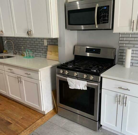 펜션 A Spacious Room In Queens