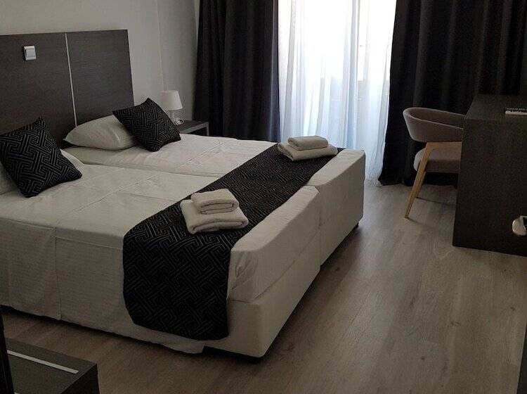 پانسیون Les Palmiers Petrou Apartments