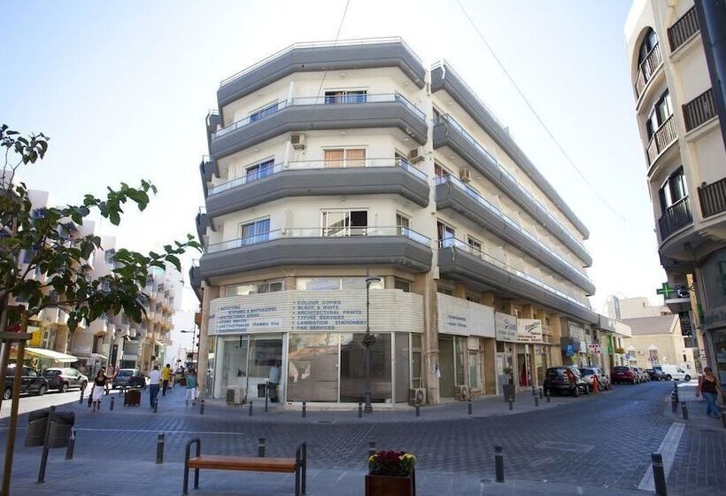 پانسیون Les Palmiers Petrou Apartments