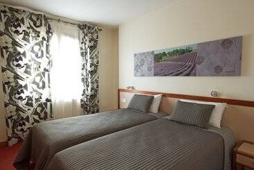 هتل Hôtel Côté Ventoux