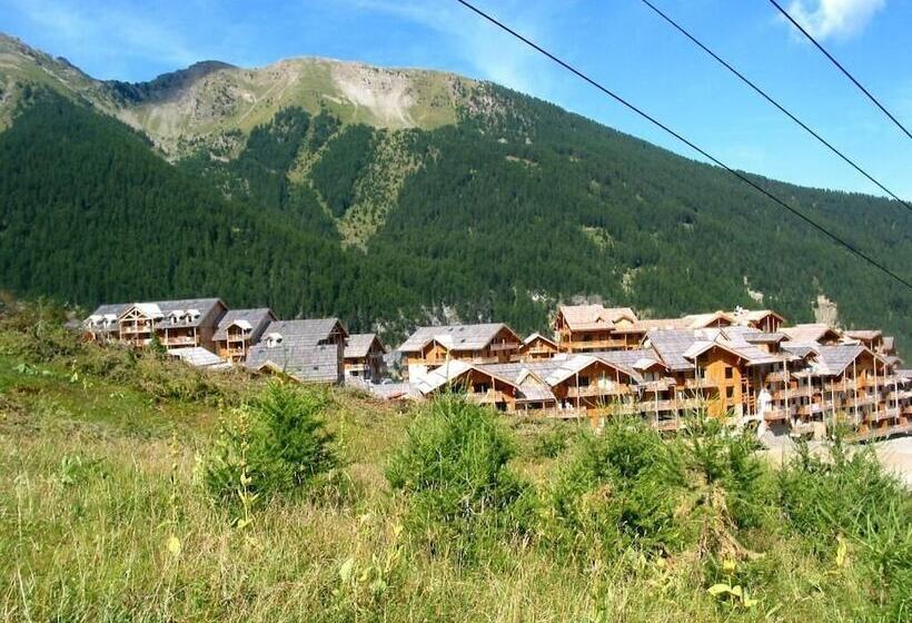 هتل La Combe D Or