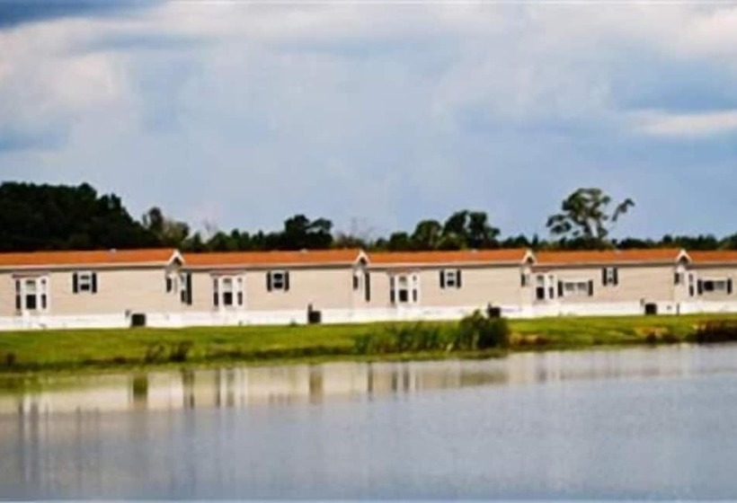 هتل Red Shoes Rv Park