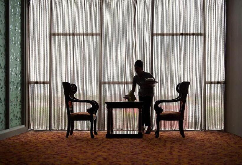 Fotos del hotel Santika Jemursari:  59