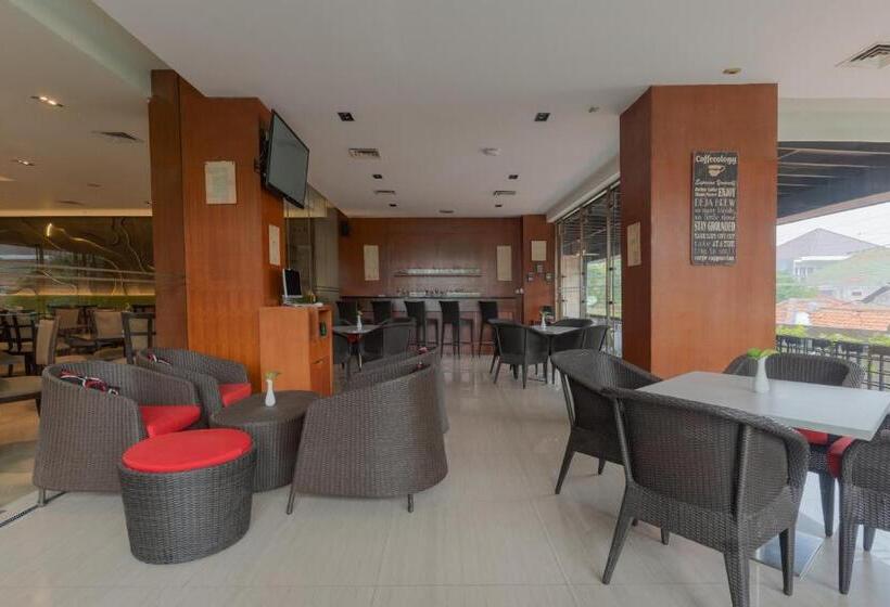 Fotos del hotel Santika Jemursari:  25