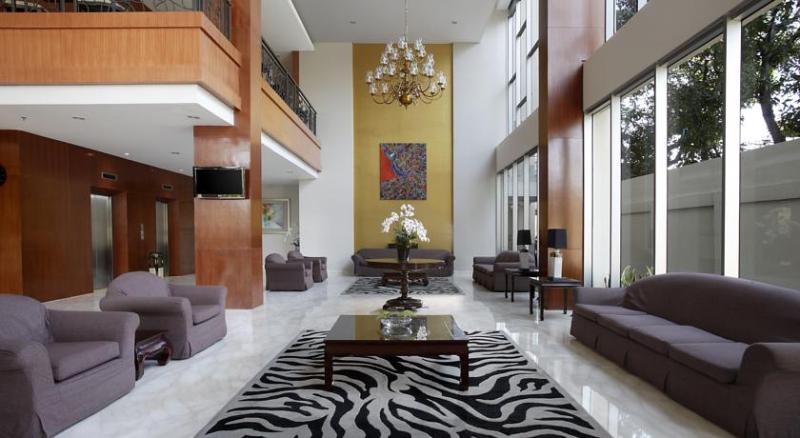 Fotos del hotel Santika Jemursari:  7