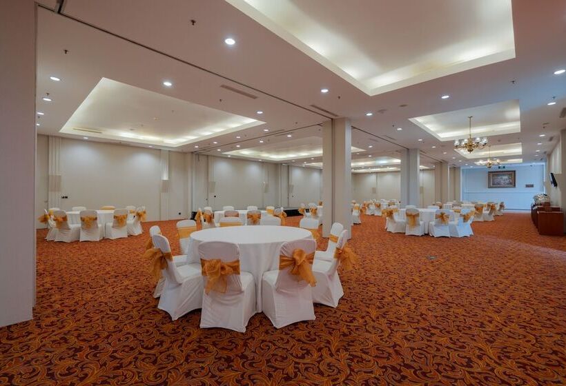 Fotos del hotel Santika Jemursari:  37
