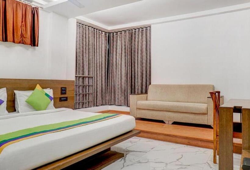 Отель Shivas Inn
