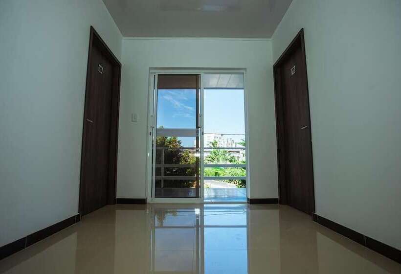 پانسیون Galyrod House