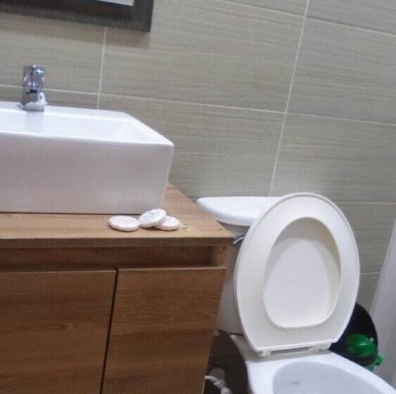 پانسیون Galyrod House