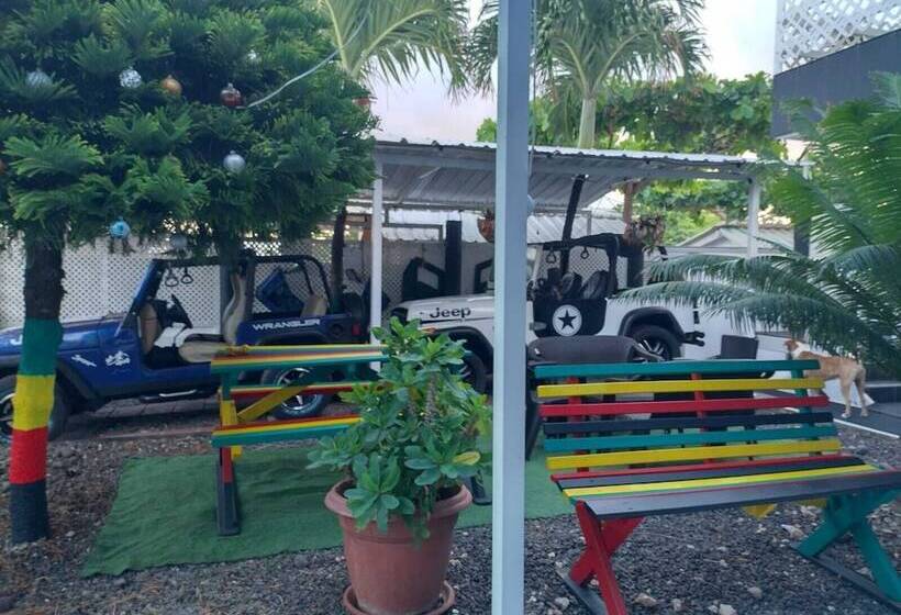 پانسیون Galyrod House