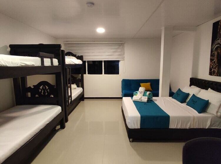 پانسیون Galyrod House