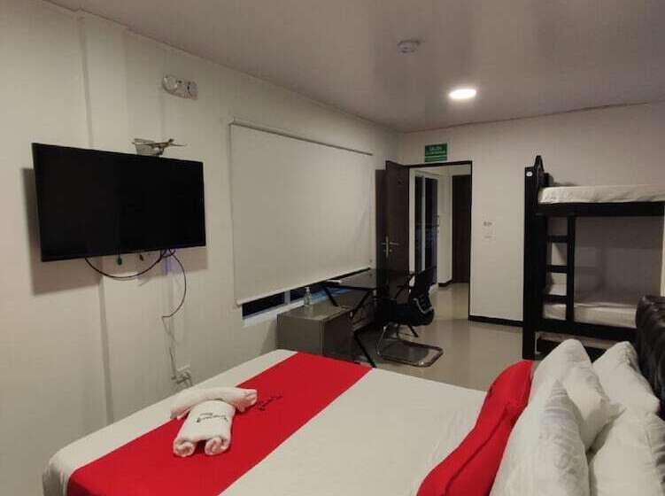 پانسیون Galyrod House