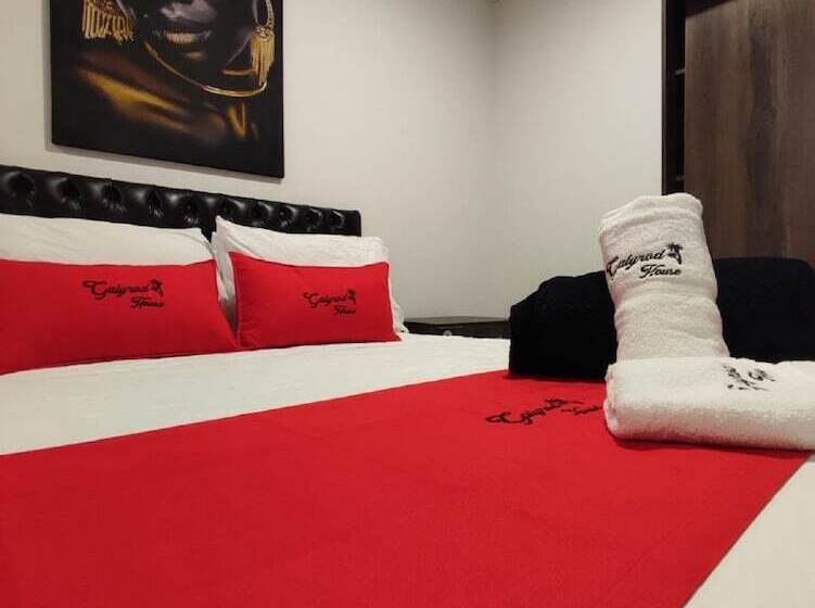 پانسیون Galyrod House