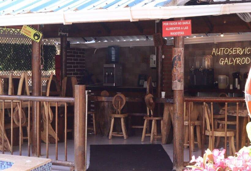 پانسیون Galyrod House