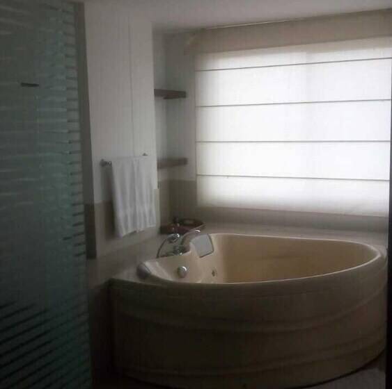 Aw Hotel Chipichape Urban