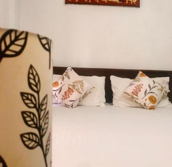 Пансион Riverside Guest House And Travels