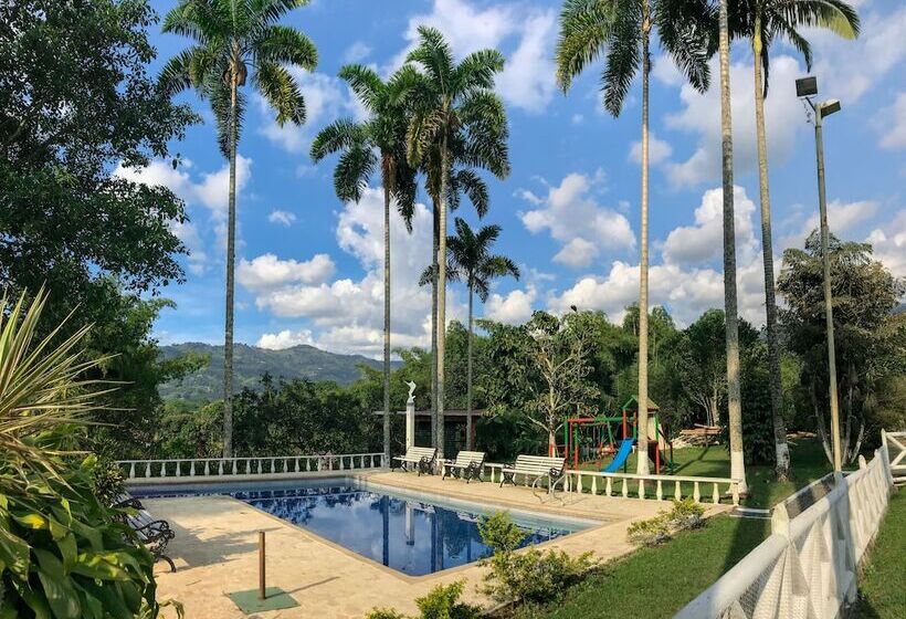 پانسیون Room In Lodge   Tree House Finca La Floresta Verde