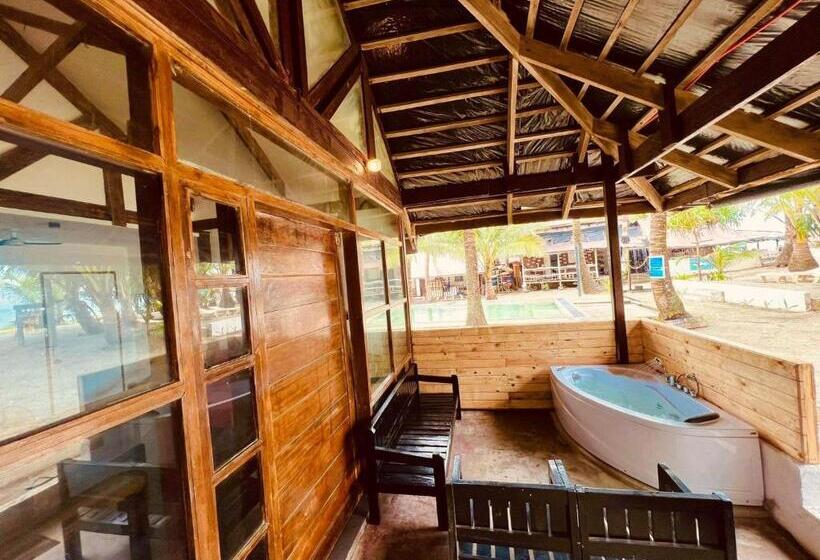 هتل North Shore Beach Resort