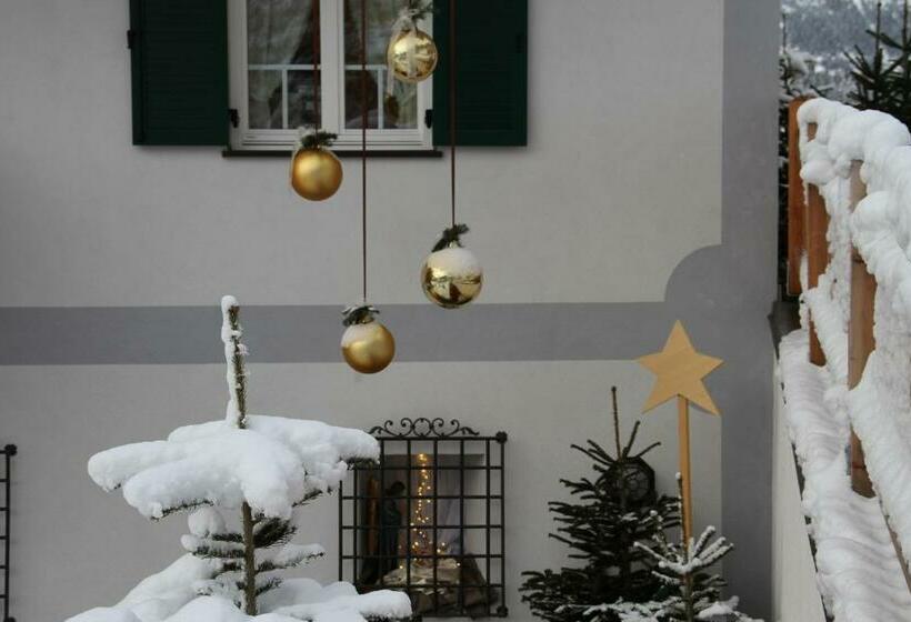 פנסיון La Lum De Roisc