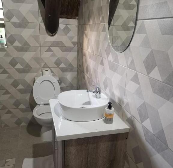 هتل The Thatch Hide