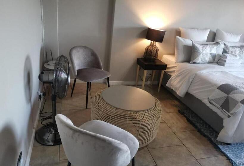 هتل The Thatch Hide