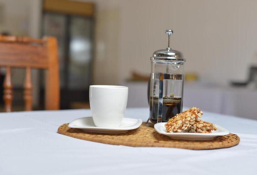 هاستل Chukwani Executive Inn