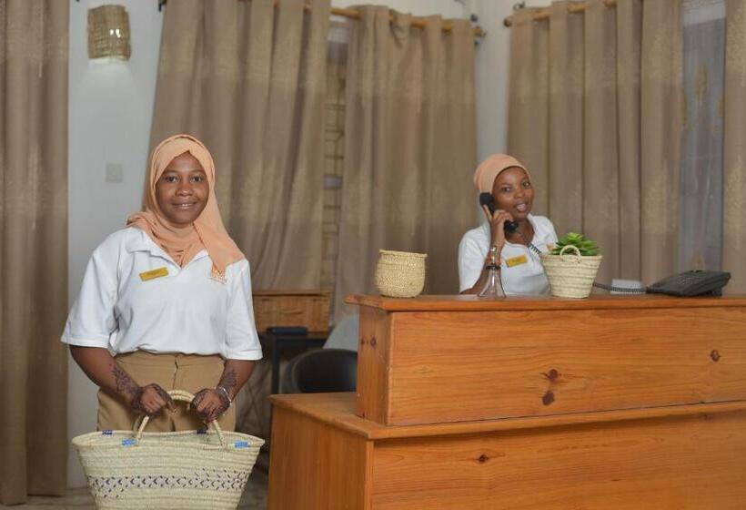 هاستل Chukwani Executive Inn