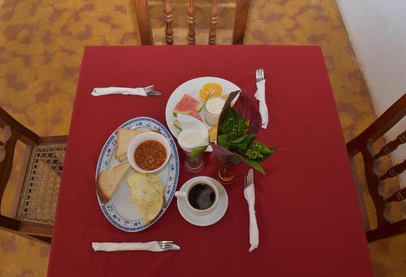 هاستل Chukwani Executive Inn