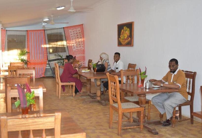 هاستل Chukwani Executive Inn