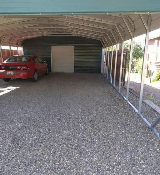 Bed and Breakfast Quiet Upstairs Studio Close To Town 420 Friendly