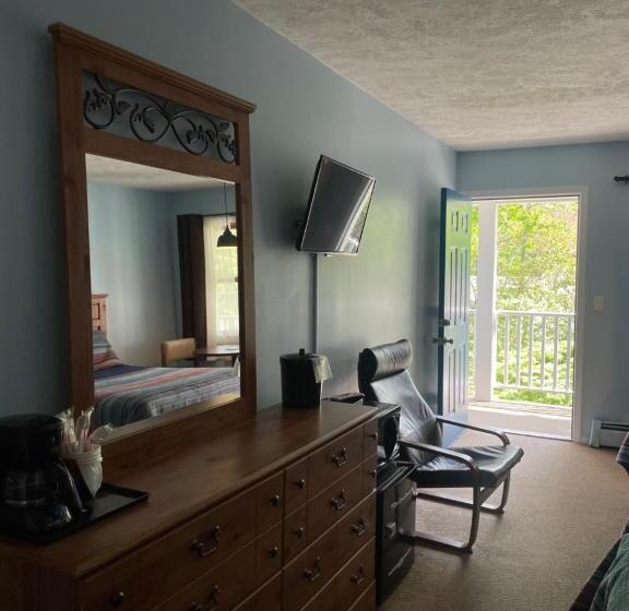 فندق على الطريق M22 Inn Glen Arbor