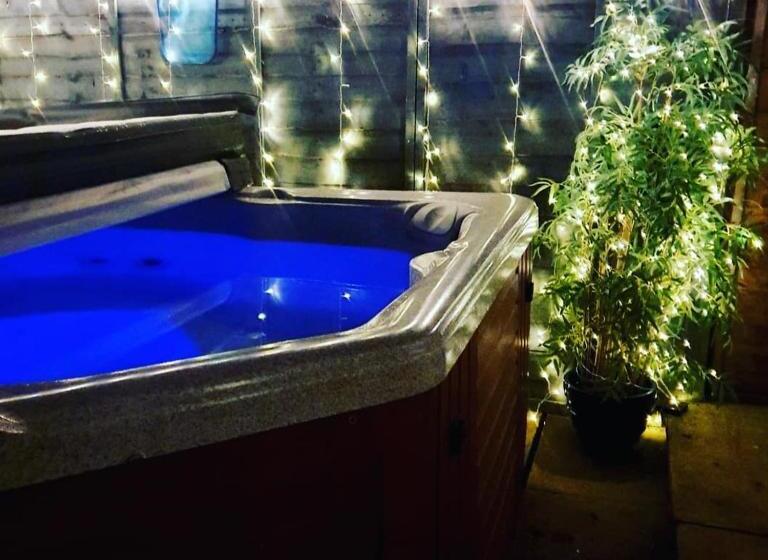 The Blue Horse Suite At The Grumpy Schnauzer B&b Private Hot Tub, Gym, Breakfast, Stunning!