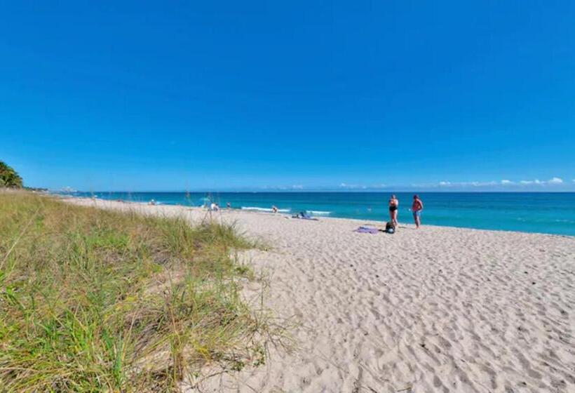 Tropical Beach Condo   Pool, Shops, 86 Tv, Wifi