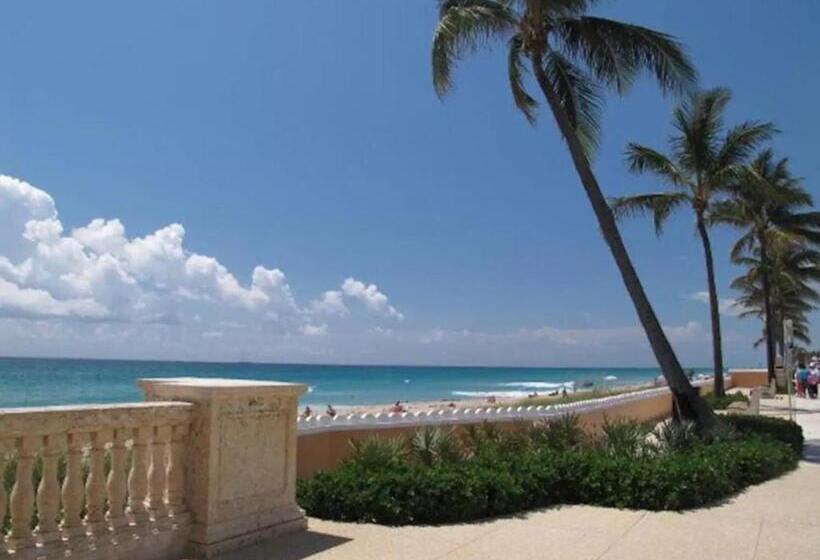 Tropical Beach Condo   Pool, Parking, 86 Tv, Wifi