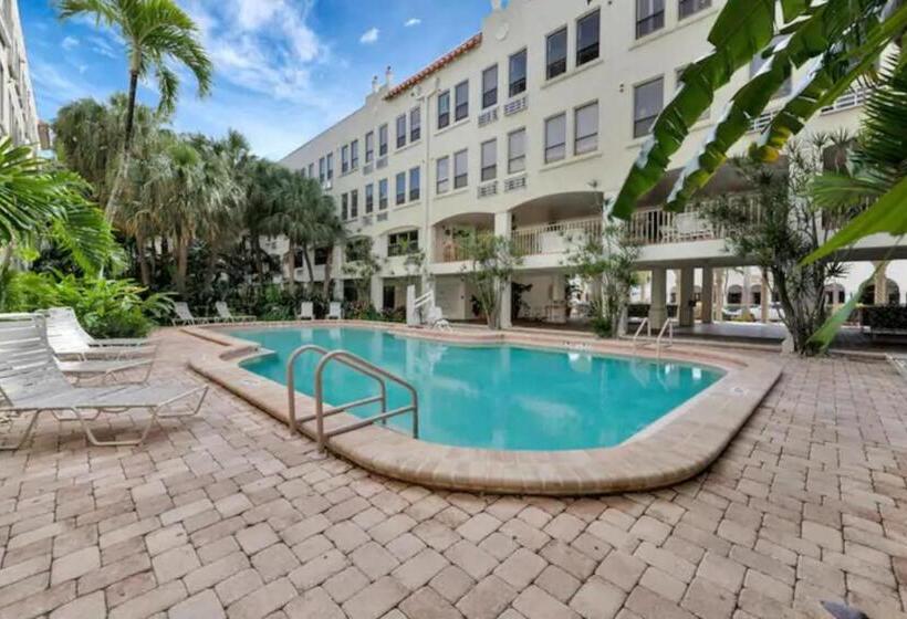Tropical Beach Condo   Pool, Shops, 86 Tv, Wifi