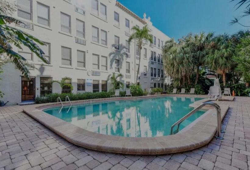 Tropical Beach Condo   Pool, Shops, 86 Tv, Wifi