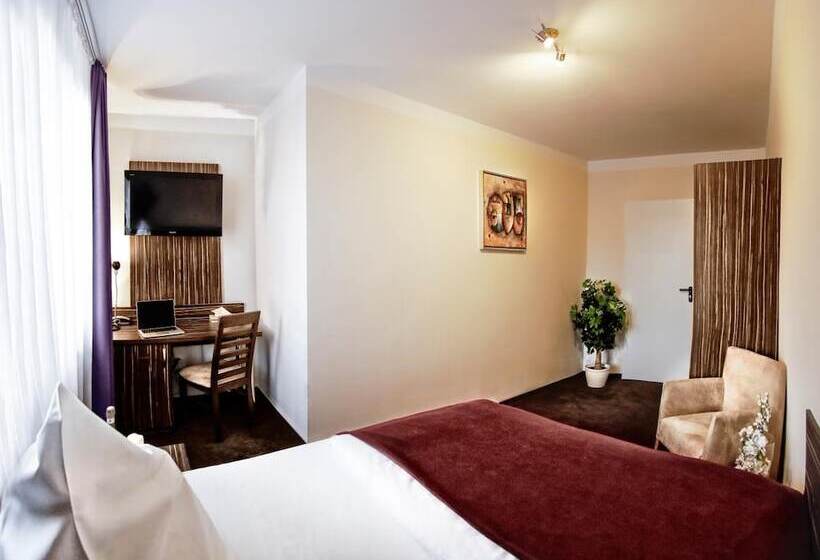 Fotos del hotel Famosa:  13