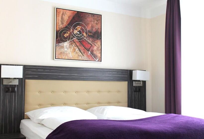 Fotos del hotel Famosa:  9