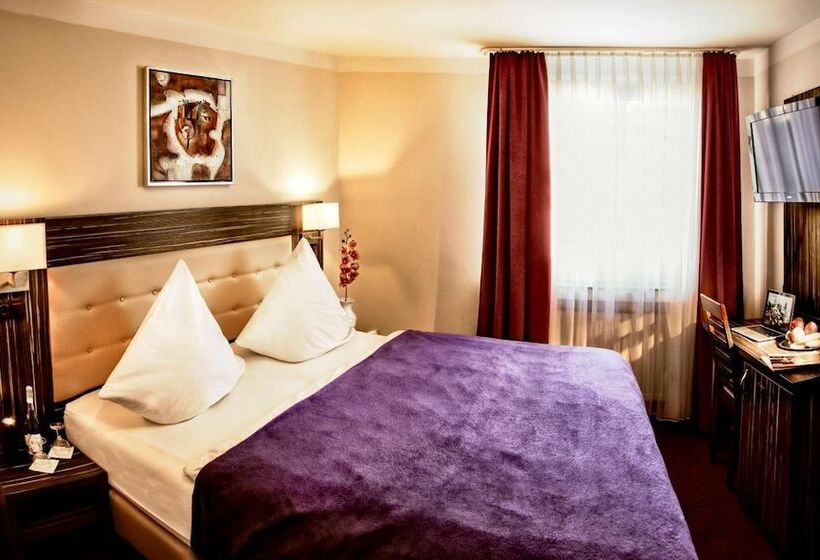 Fotos del hotel Famosa:  6