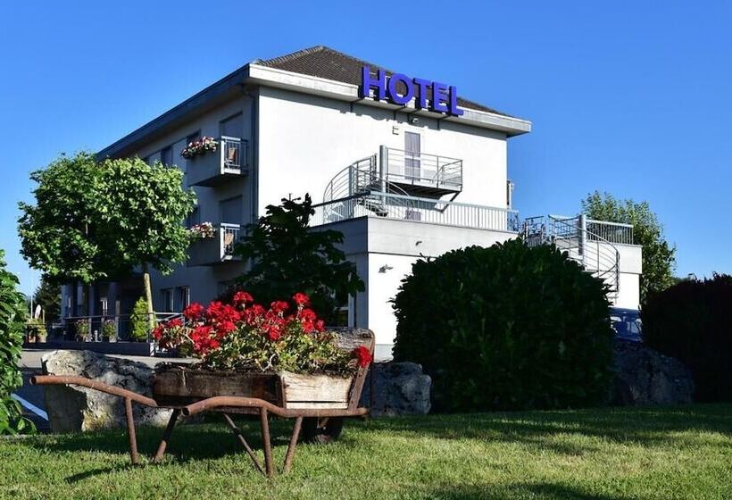 ホテル Hôtel Restaurant Au Lion D Or